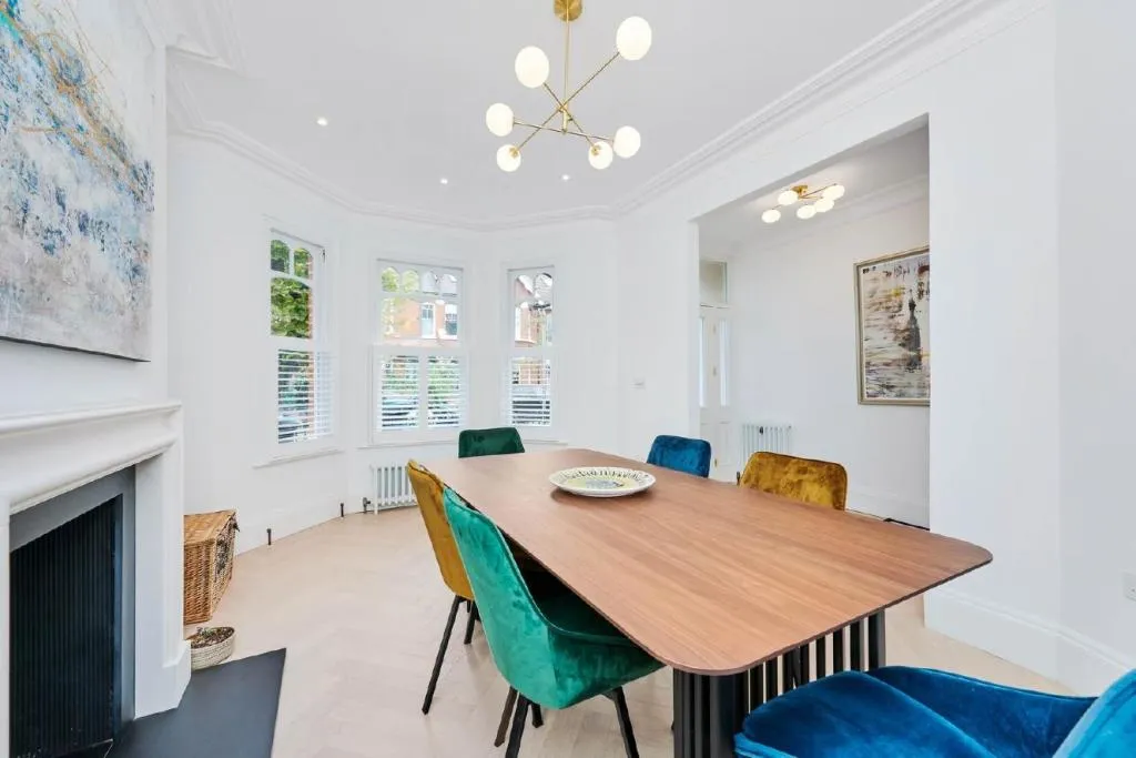 E&E Loft London Ltd